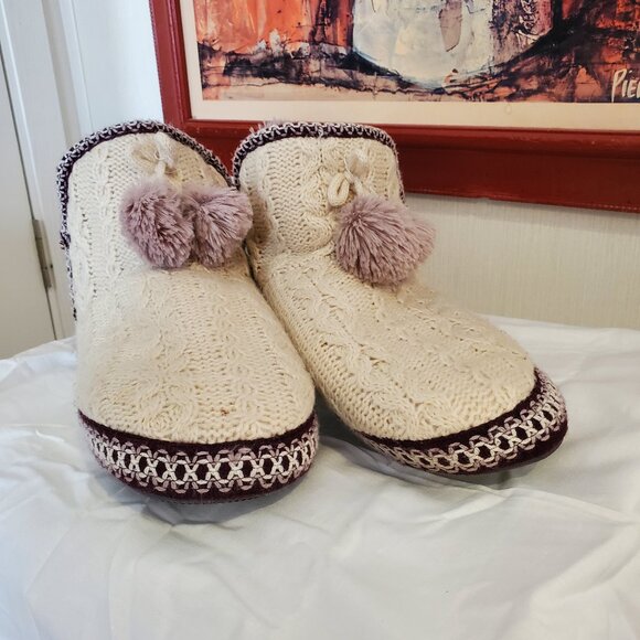 Muk Luks Shoes - MUC LUKS Cozy Fuzzy Cream and light Purple Slippers with Pom Pom's Size 9/10